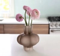 Additional picture of Lucite Vase Fluted Bulb Design Brown