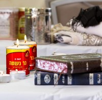Additional picture of 2 Day Yahrtzeit Memorial Candle in Tin 2 Pack