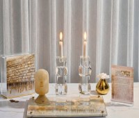 Additional picture of Lucite Hadlokas Neiros Card Hebrew Painted Jerusalem Artwork Taupe 5" x 8"
