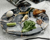 Additional picture of Lucite Seder Plate Agate Design Black 13.75"