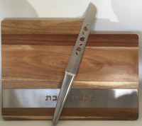 Additional picture of Karshi Acacia Wood and Stainless Steel Challah Board "Li'chvod Shabbos"