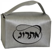 Additional picture of Lulav and Esrog Box Holders Set Vinyl with Handles Silver with Black Embroidery Circle Style