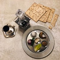 Additional picture of Disposable Foil Seder Plate