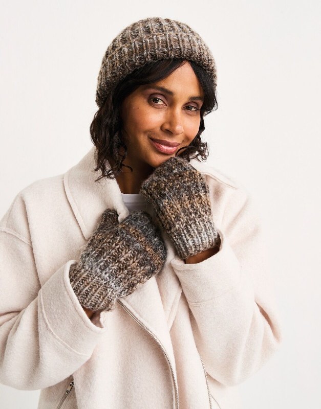 Sirdar 10808 Hat &amp;Mitts Chunky