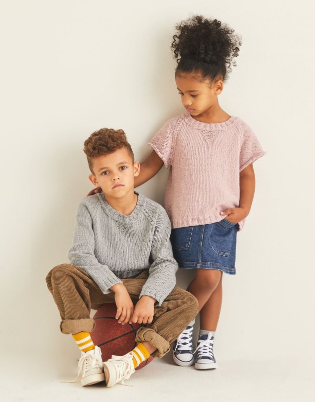 Sirdar 2536 Sweaters in dk