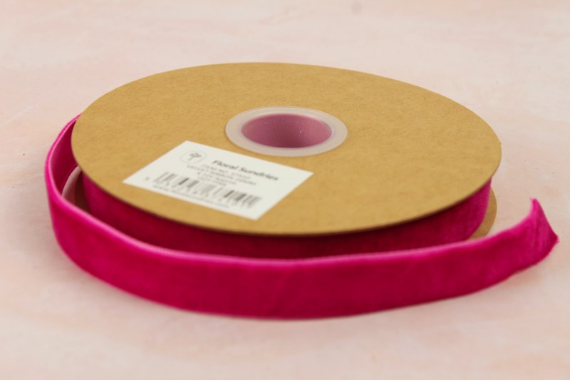 Picture of Velvet Ribbon 16mm x 10 Yards Hot Pink