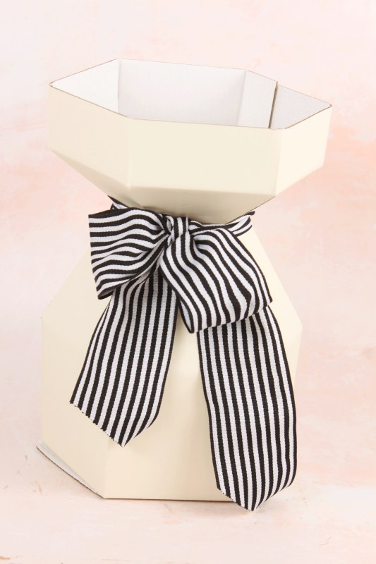 Picture of Gathered Florist Vase Eggshell x 10