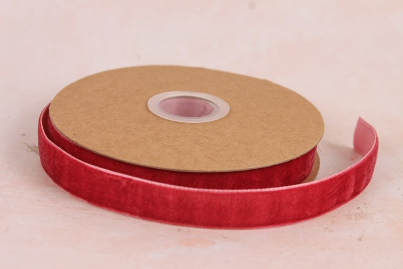 Picture of Velvet Ribbon 16mm x 10 Yards Raspberry
