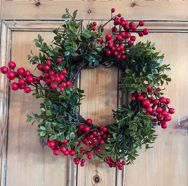 Christmas Wreath Red Berry/ Greenery 16"