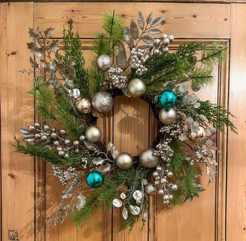 Christmas Wreath 22" Blue/ Champagne
