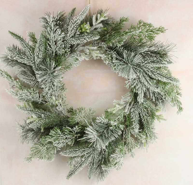 Snowy Pine Wreath 20"