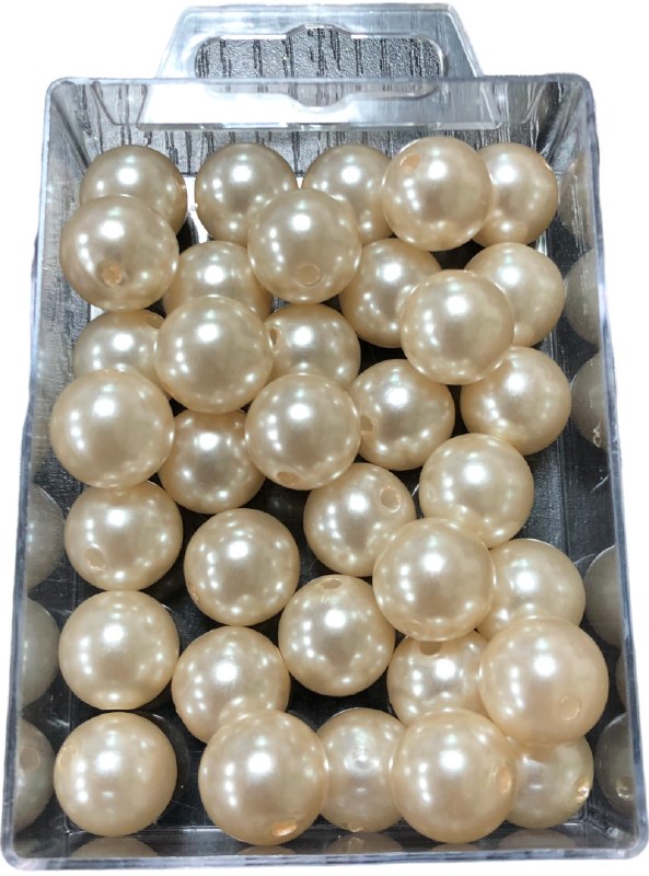 Picture of White Pearls 14mm x 35pcs
