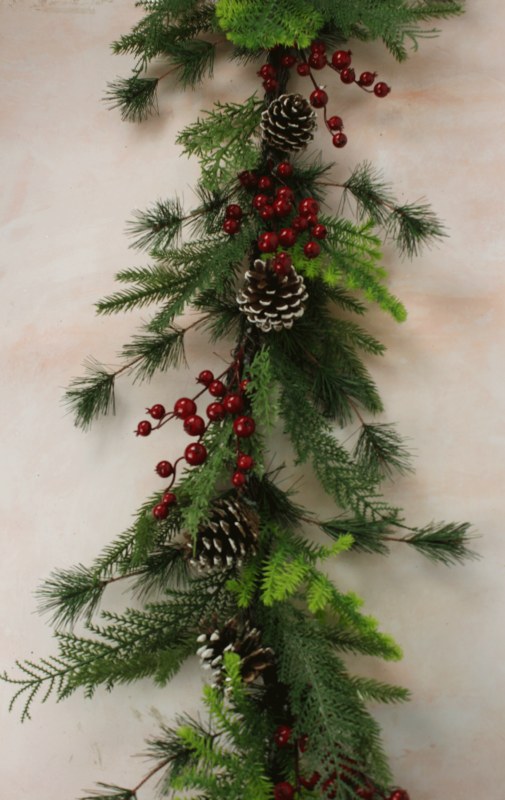 Berry Spruce Garland 183cm