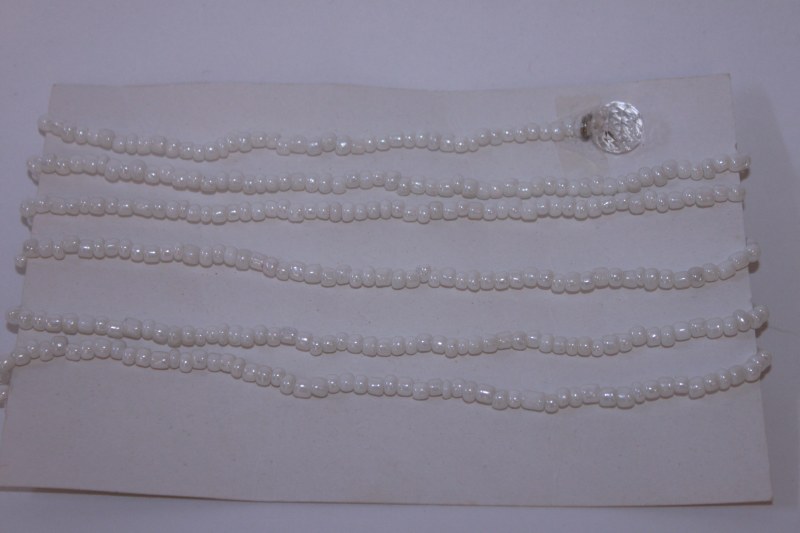 Picture of White pearl bridal wedding garland