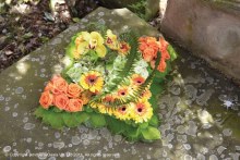 Additional picture of 2 x 13in naylor base florist foam cushion