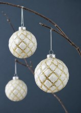 Additional picture of Glass Bauble Glitter/ White 8cm x 6