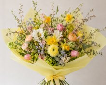 Additional picture of Frosted Florist Cellophane Wrap 80cmx80m- 50 micron bouquet wrapping film Lemon