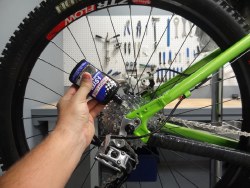 Additional picture of 1-Step Chain Cleaner & Lube