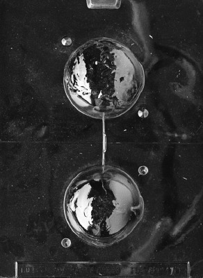 Globe Mold