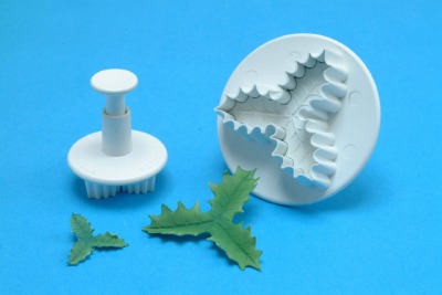 PME Three Leaf Holly Set 2