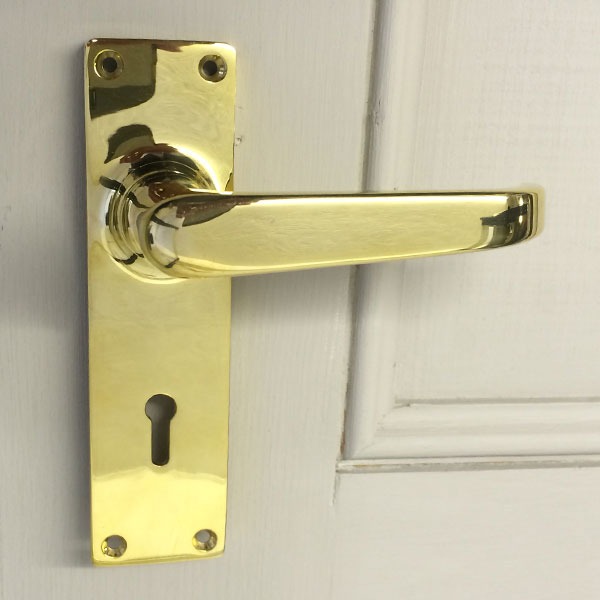 Aston Victorian Plain Door Handles Lock Plate Polished Brass ...