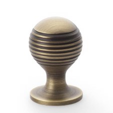 Caesar Cupboard Knob 25mm Antique Brass