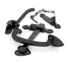 From The Anvil Cast Thumblatch Set with Chain Black