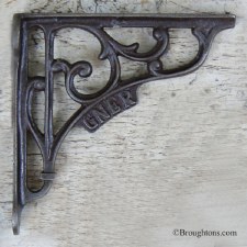 GNER Shelf Bracket Waxed Iron GNER Shelf Bracket Waxed Iron
