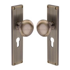 Heritage Victoria Door Knobs Reeded Euro Plate V9248 Antique Brass