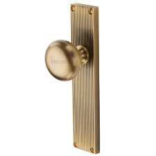 Heritage Victoria Door Knobs Reeded Latch Plate V9210 Antique Brass Heritage Victoria Door Knobs Reeded Latch Plate V9210 Antique Brass