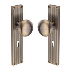Heritage Victoria Door Knobs Reeded Lock Plate V9200 Antique Brass