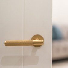 MHSR100SB Millhouse Brass Crompton Knurled Lever Door Handle On 5mm  Slimline Round Rose Satin Brass