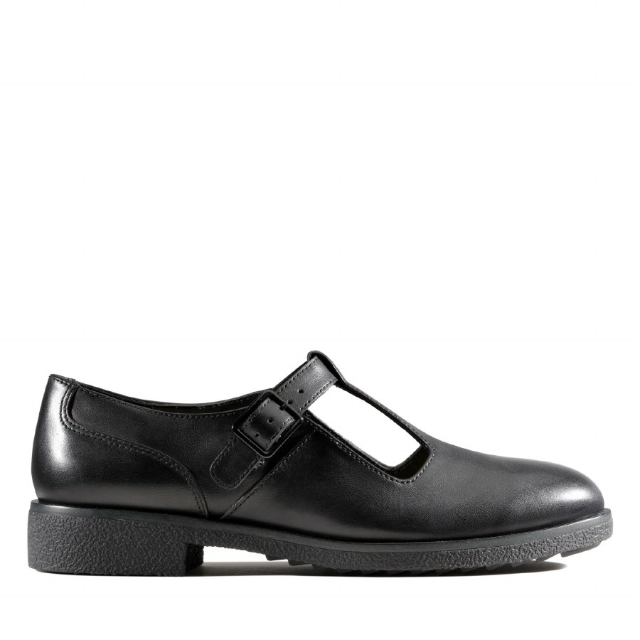 clarks ladies black leather shoes