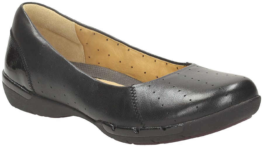 clarks ladies black shoes