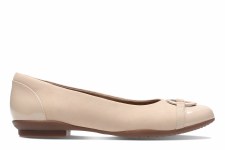 Clarks 'Neenah Vine' Ladies Flats (Nude Combi)
