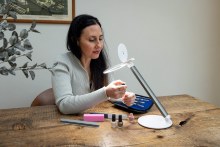 Additional picture of Daylight Halo Go 2 Rechargable Magnifier Lamp