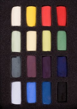 Unison Pastels Set of 16 Half Sticks - Starter