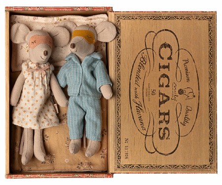 Mum &amp; Dad Mice in Cigar Box