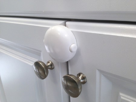 Adhesive Dbl Door Lock White