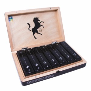 Muestra de Saka Unicorn Black