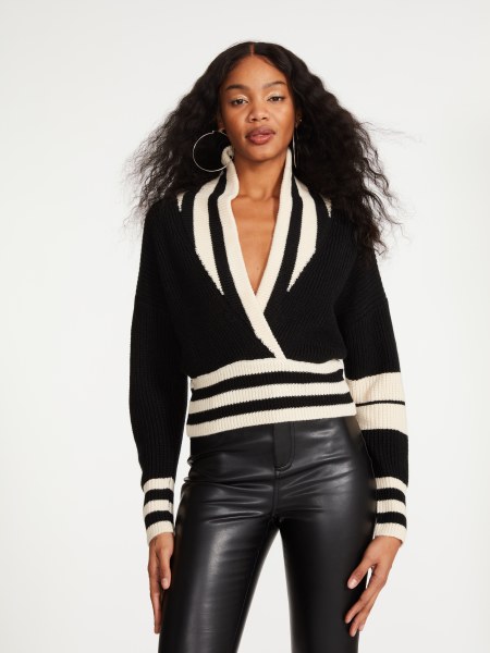 Steve Madden Addison Pullover in Black