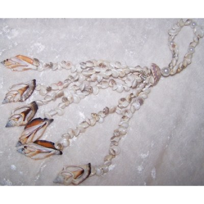 10" White Cut Shell and Pearl Tassel