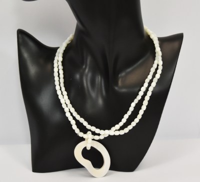 16" White Mother of Pearl Bead Heart Necklace