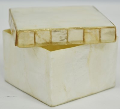 3" Sq White Capiz Box