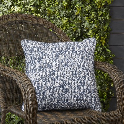 18" Sq Blue and White Knit Raffia Indoor/Outdoor Decorative Pillow