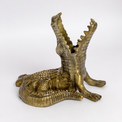 13" Distressed Bronze Metal Alligator Bottle Holder