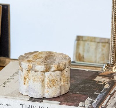 4" Round Beige Leopard Marble Scallop Box