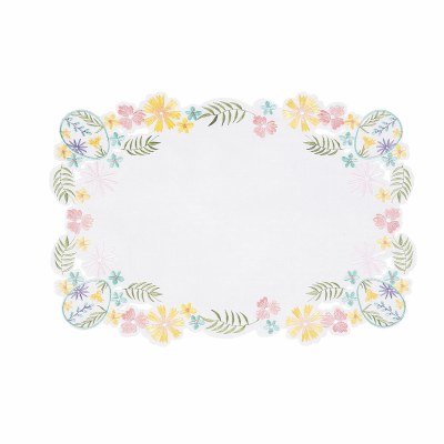 13" x 19" Egg Flower Cutwork Border Fabric Placemat