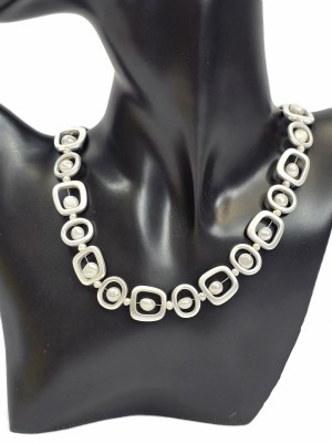 18" Silver and White Mod Magnetic Clasp Necklace