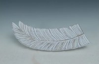 19" Distressed White Resin Leaf Plate